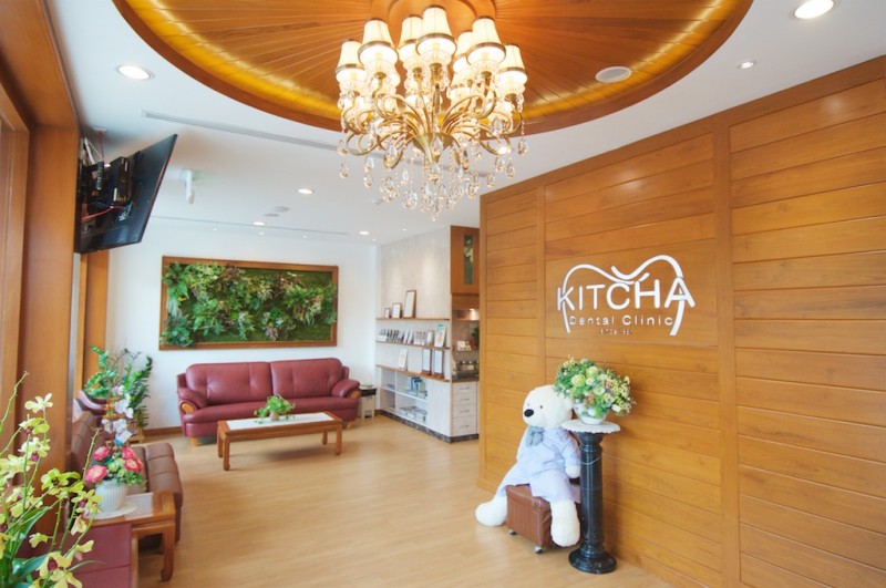 Kitcha Dental Clinic Chiang Mai Thailand dentist implant veneer crown bridge ทำฟัน จัดฟัน ฟอกสีฟัน รากเทียม